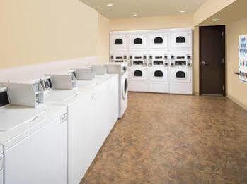 Value Place Cleveland Oh Hotel Bagian luar foto